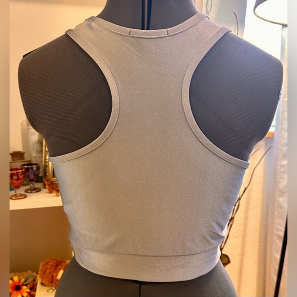 Guess Sports Bra Size XL Women Active Top silver. Logo across chest- NWOT - Picture 3 of 7